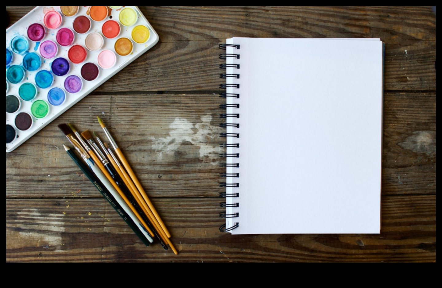 Charcoal Artistry: Εκφραστικά σχέδια με έντονες και σίγουρες γραμμές