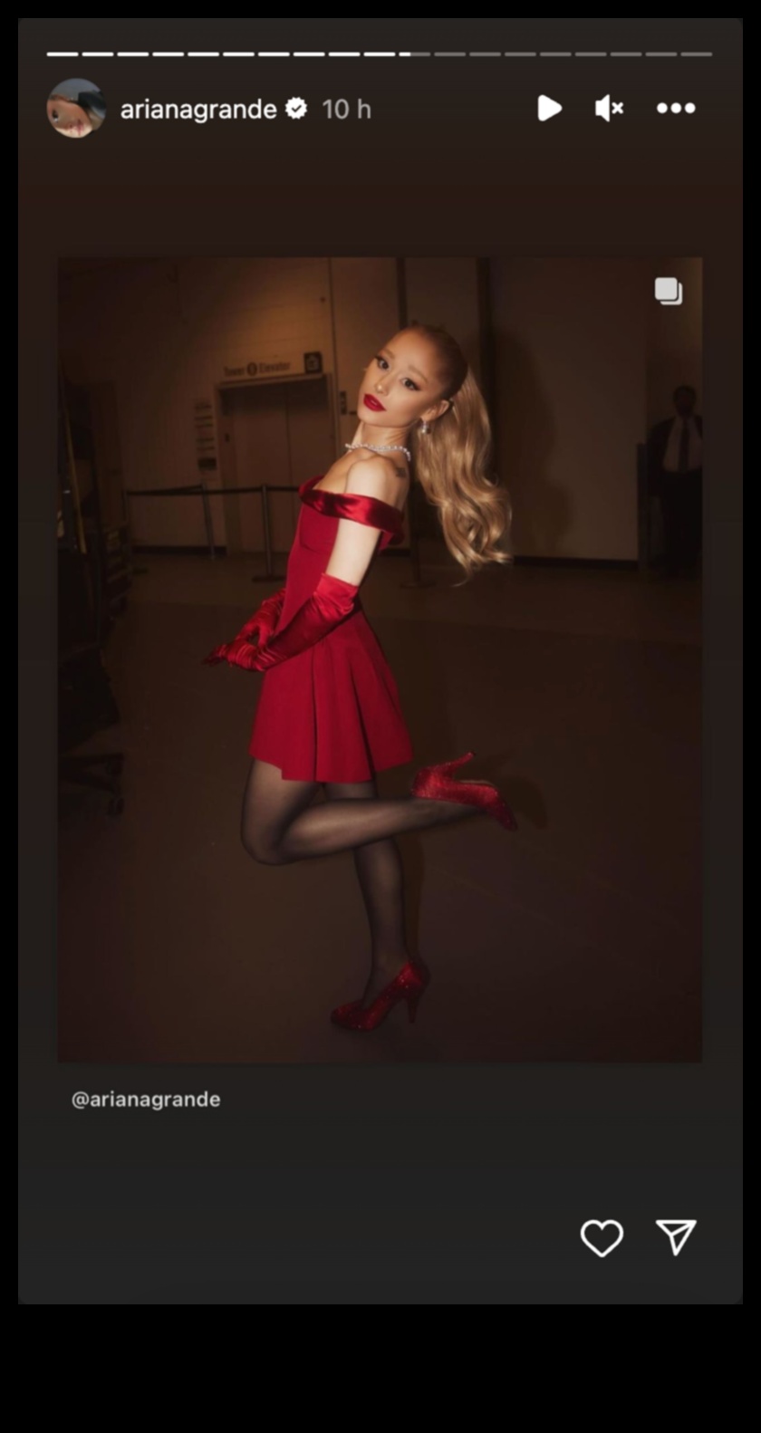 Κόκκινα εικονίδια διασημοτήτων: Αποκαλύπτοντας τα μυστικά πίσω από τα εκθαμβωτικά στυλ τους