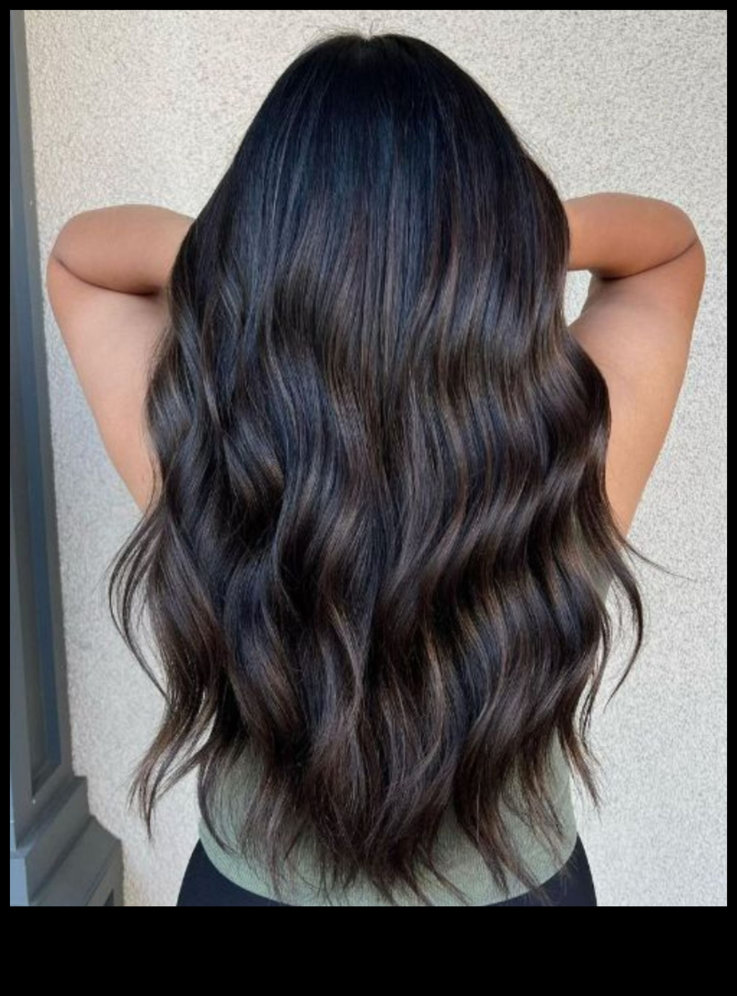 Espresso Elegance Ένας μελαχρινός οδηγός χρωμάτων μαλλιών για πλούσιες και πολυτελείς εμφανίσεις 3 Espresso Elegance: Εξερευνώντας τον πλούσιο κόσμο των μελαχρινών μαλλιών