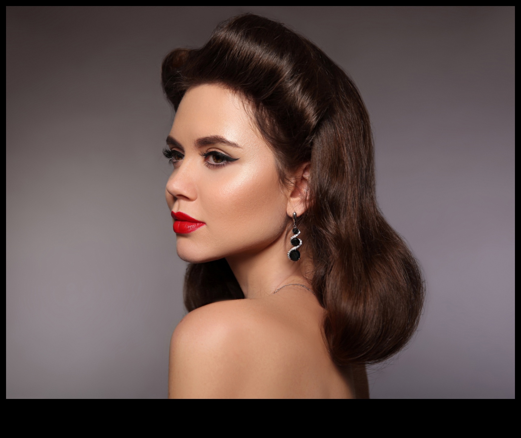 Μελαχρινές ομορφιές: Εμβληματικά χτενίσματα από τις κορυφαίες κυρίες του Χόλιγουντ