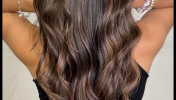 Espresso Elegance: Εξερευνώντας τον πλούσιο κόσμο των μελαχρινών μαλλιών